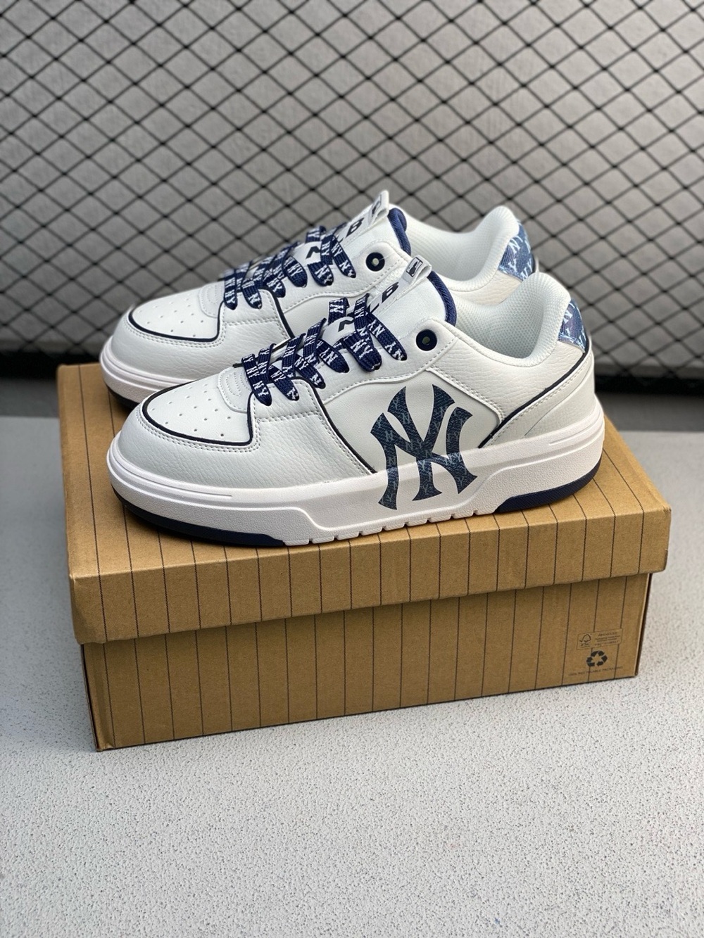 MLB NY Yankees White Navy Logo Platform Sneakers